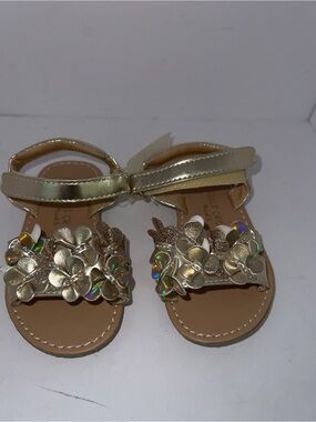 Falls Creek Kids Gold Floral Sandals – Toddler Size 5
